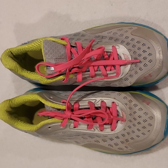 Women's Size 8 Under Armour Spine Sneakers - Picture 12 of 12